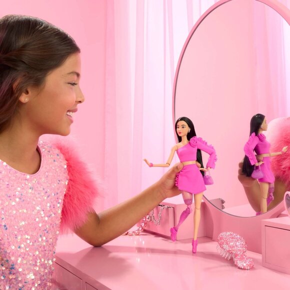 Barbie Deluxe Style #2 Doll – Pink Barbiecore Top & Skirt, Black Hair & Glitter - Picture 2 of 5